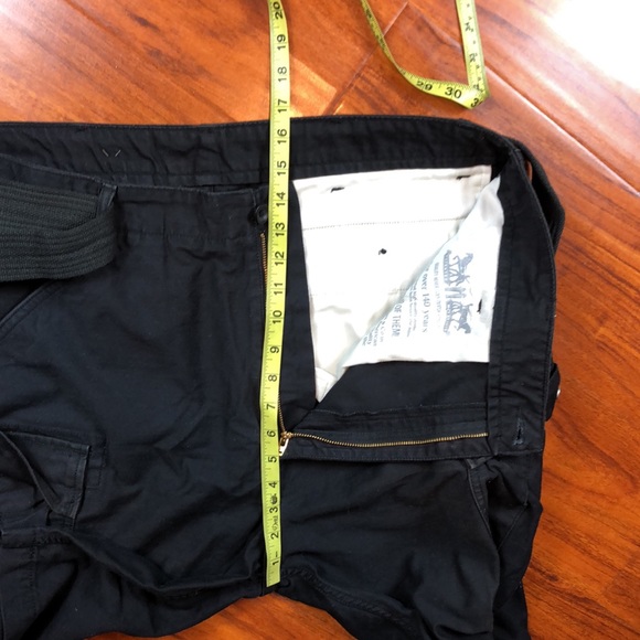 Levi's Black Cotton Cargo With Belt Shorts - Picture 6 of 16